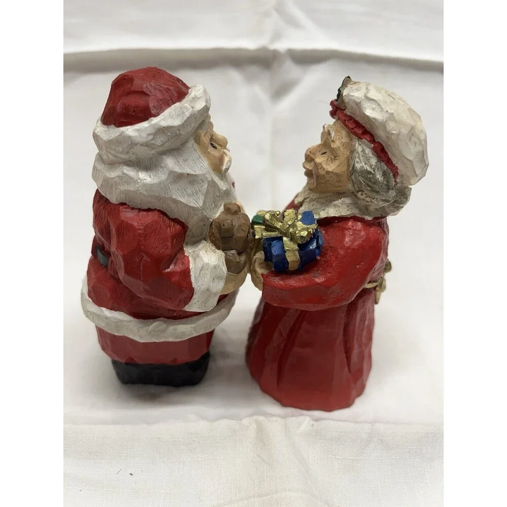 Vintage Santa & Mrs Claus Figurine Christmas Holiday Decoration 4.5